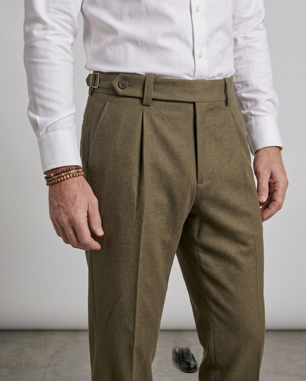 The_Cavendish_Tailored_Pleated_Trousers-close-up-shot